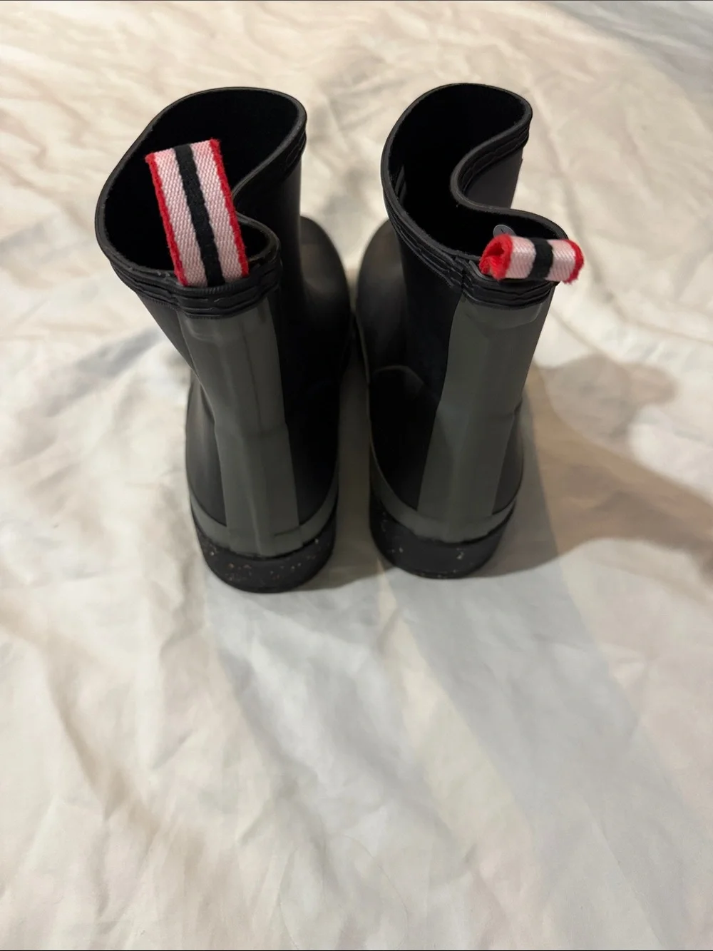 NWOT Hunter Black Play Short Speckle Sole Rain Boots with Red-Strip Pull Tabs